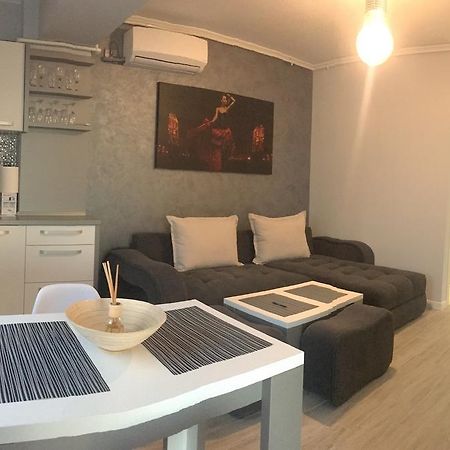 Arthemis Apartment Mamaia Exterior photo